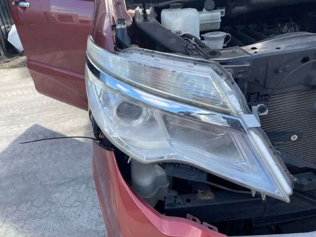 R Headlight Moulding