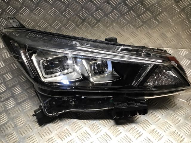 R Headlight (led)