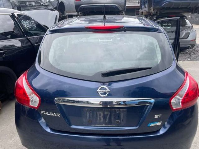 Tailgate Garnish 1 Piece