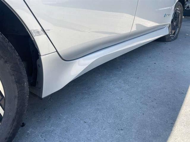R Side Skirt