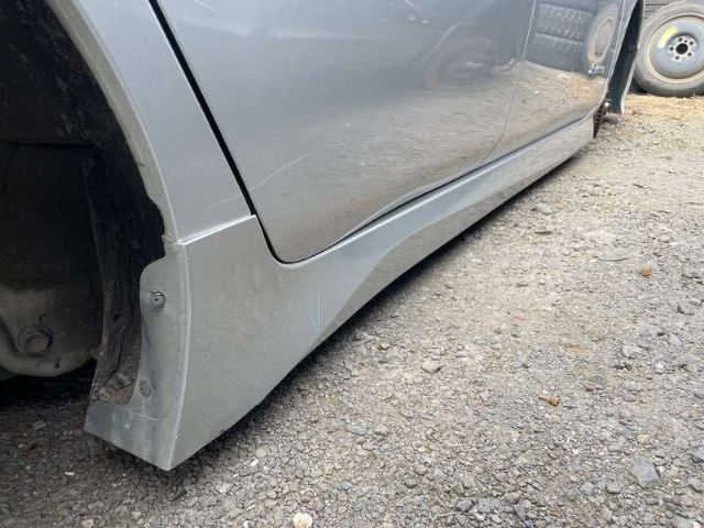 R Side Skirt