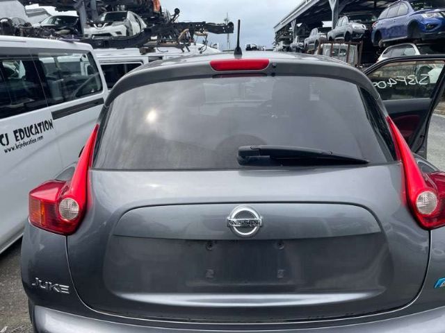 Tailgate Garnish 1 Piece