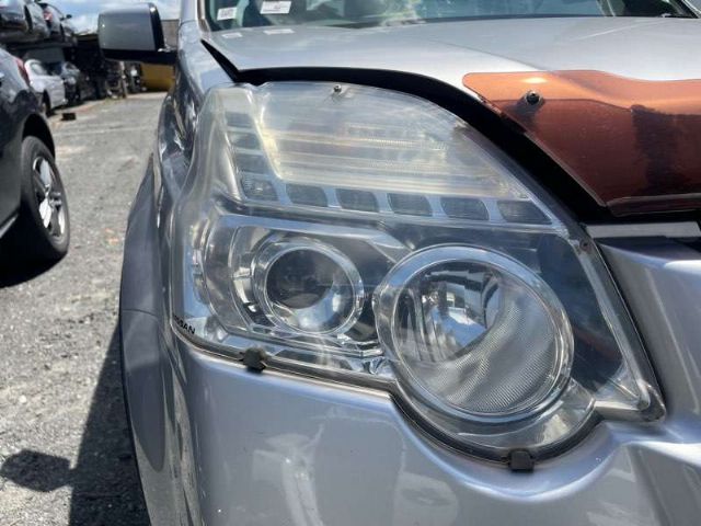 R Headlight