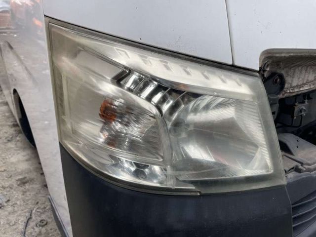 R Headlight (halogen)