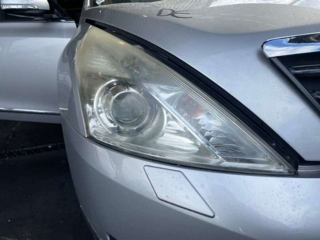 R Headlight