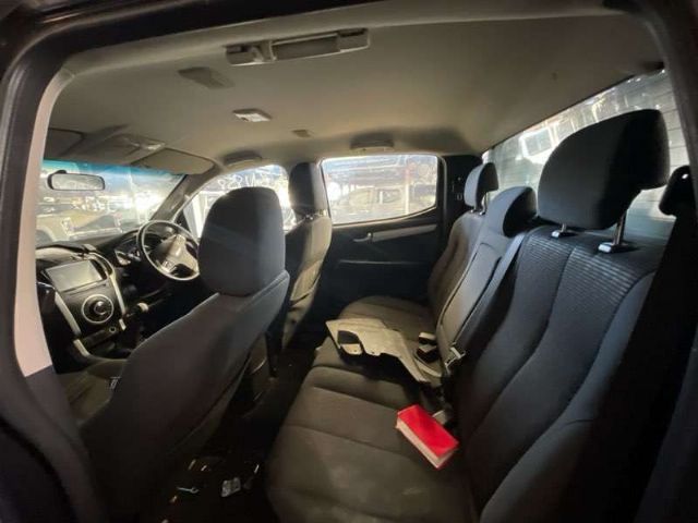 Rear Middle Seat Head Rest