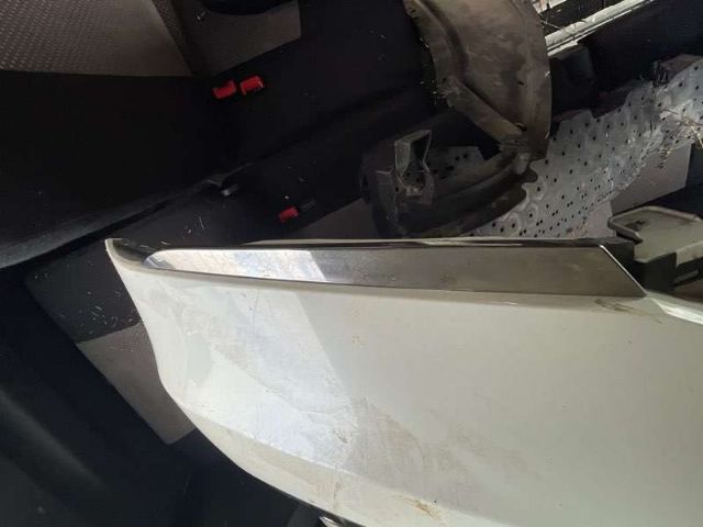 R Headlight Moulding