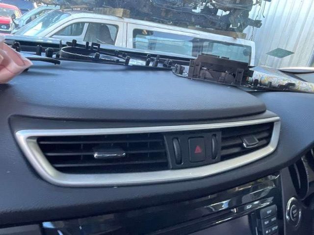 Dash Vent Surround Centre