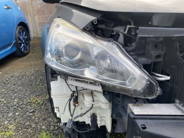R Headlight