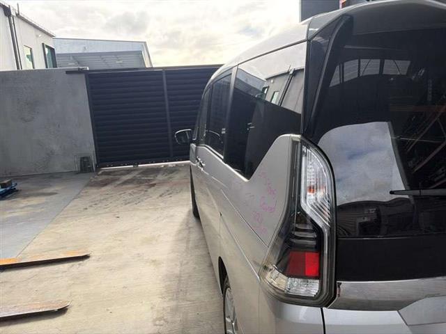 L Tail Light