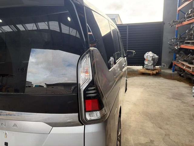 R Tail Light