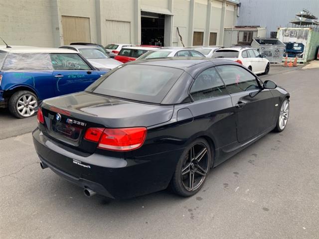 BMW 3 Series E90 - 330i