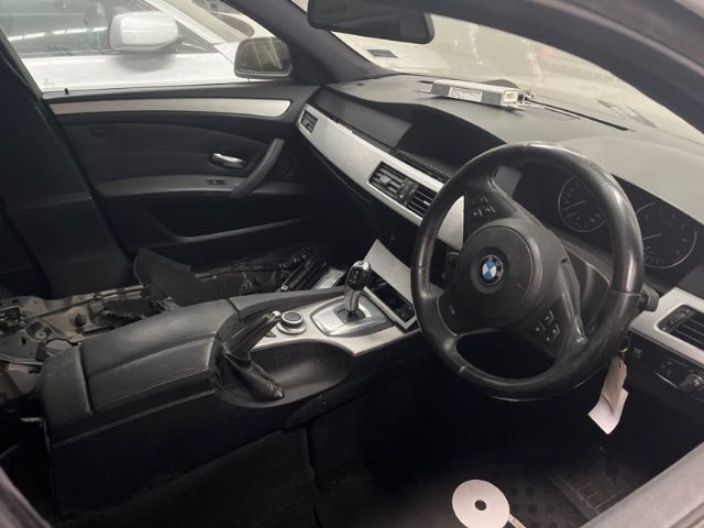 BMW 5 Series E39 - 528i