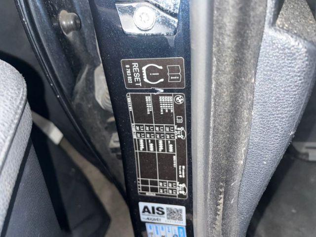 BMW 5 Series E39 - 528i