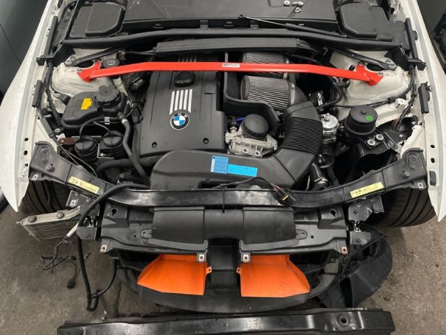 BMW 3 Series E90 - 330i