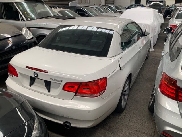BMW 3 Series E90 - 330i