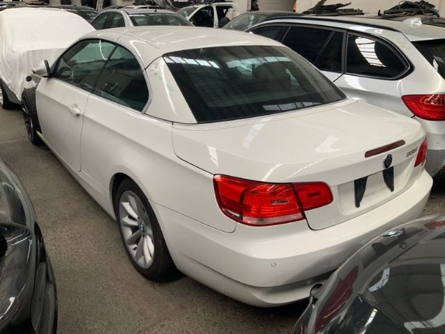 BMW 3 Series E90 - 330i