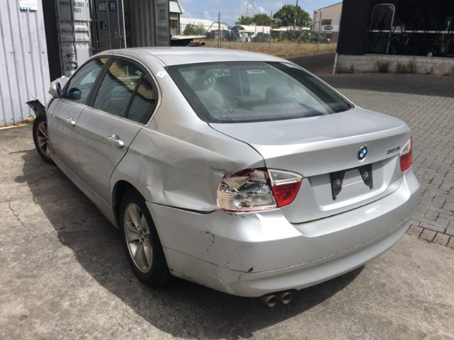 BMW 3 Series E90 - 323