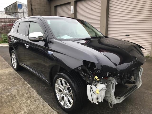 Mitsubishi Outlander - .