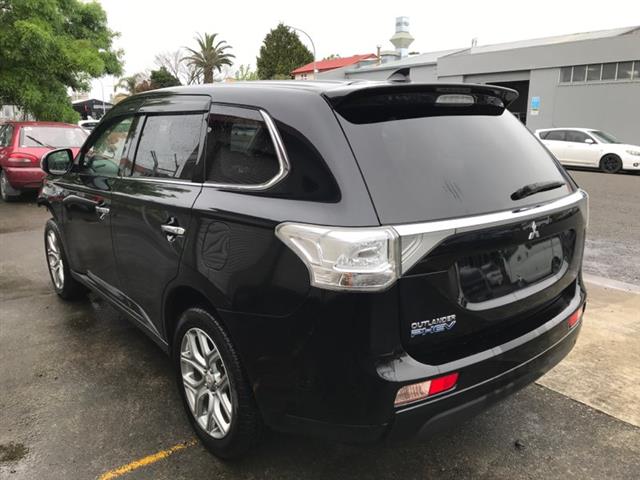 Mitsubishi Outlander - .