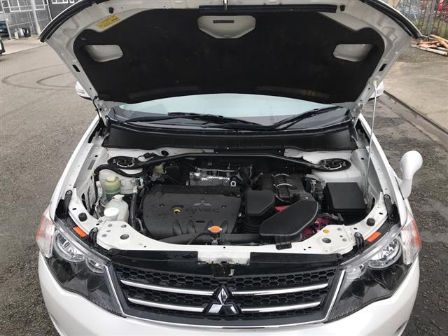 Mitsubishi Outlander - .