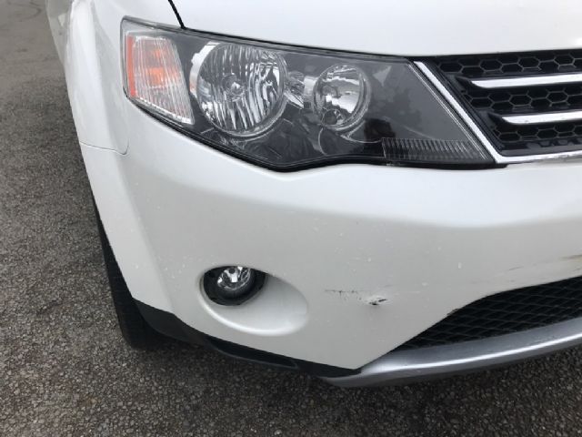 Mitsubishi Outlander - .