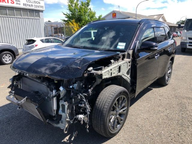 Mitsubishi Outlander - .