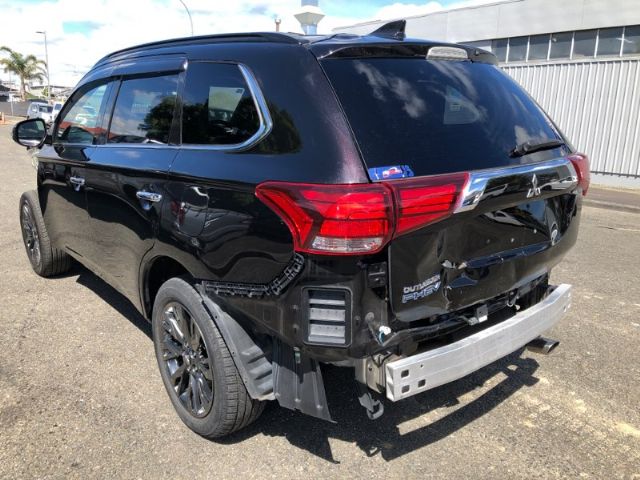 Mitsubishi Outlander - .