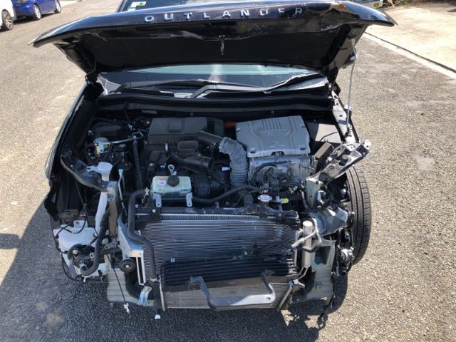 Mitsubishi Outlander - .