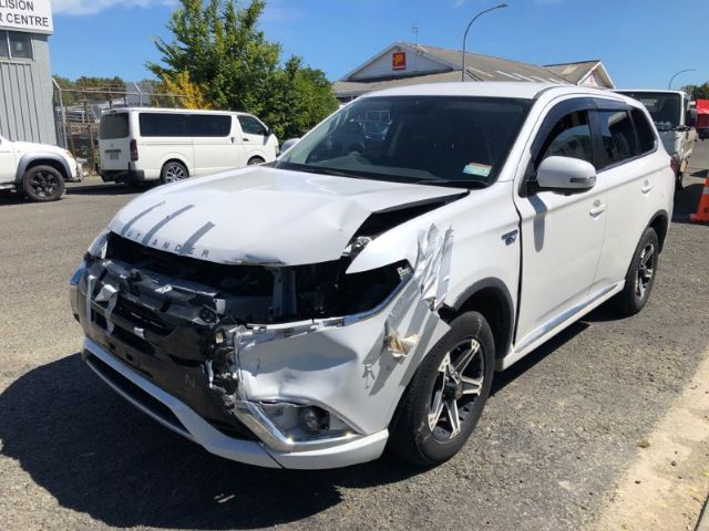 Mitsubishi Outlander - .