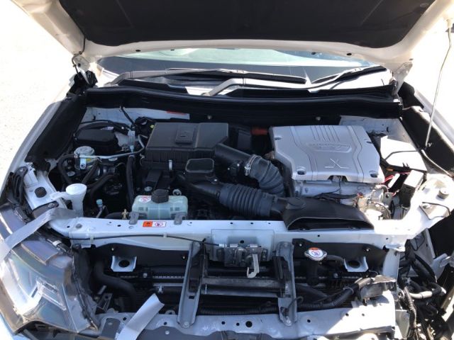 Mitsubishi Outlander - .