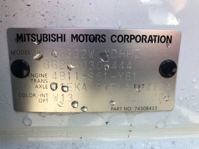 Mitsubishi Outlander - .