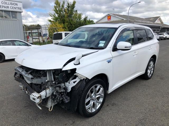 Mitsubishi Outlander - .