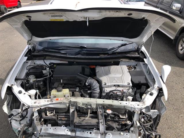 Mitsubishi Outlander - .