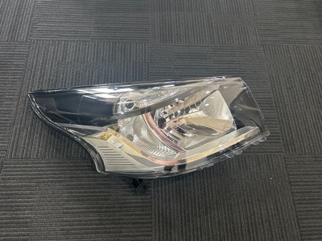 R Headlight