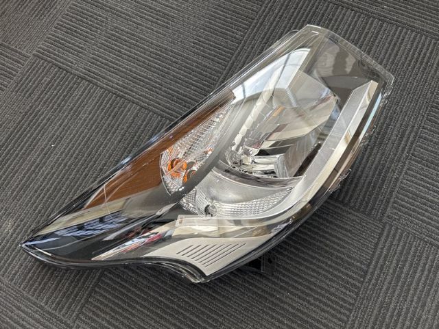 R Headlight (halogen)