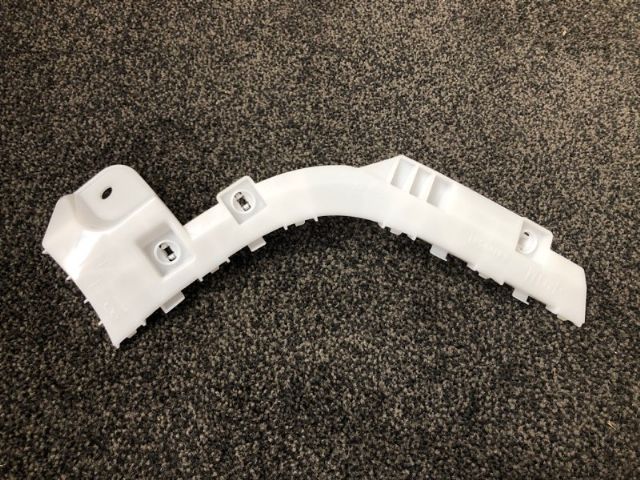 Lr Bumper Retainer
