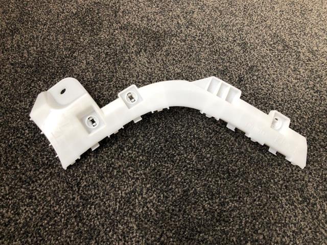 Lr Bumper Retainer