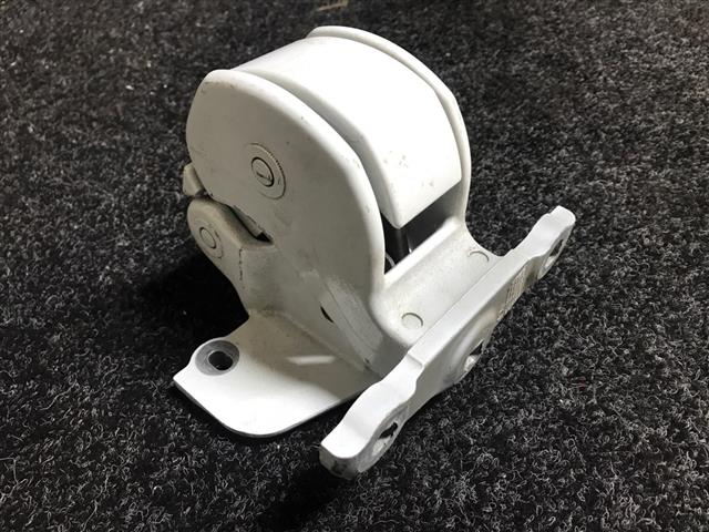 R Lower Tailgate Hinge