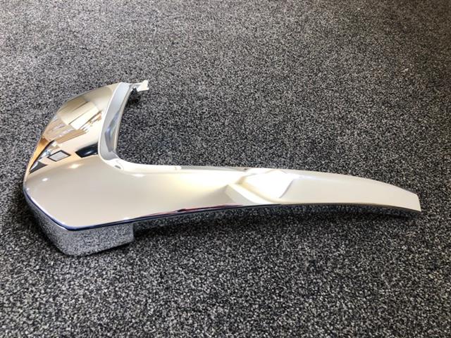 Rh Front Bumper Garnish Centre