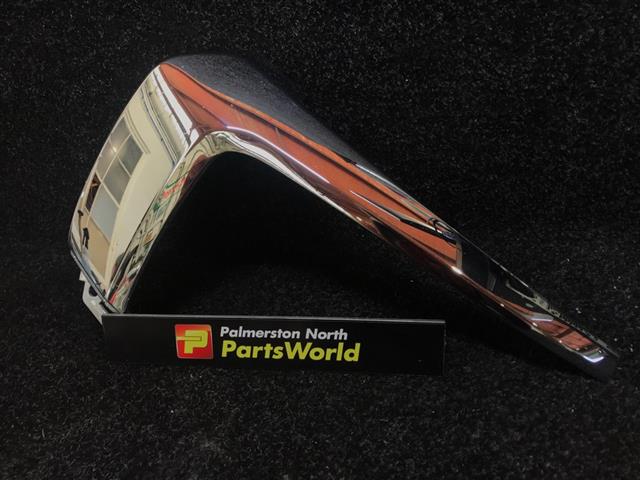 Lh Front Bumper Garnish Centre