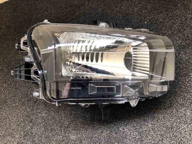 R Headlight