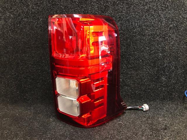 R Tail Light (halogen)