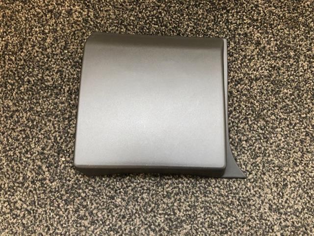 R "b" Pillar Moulding