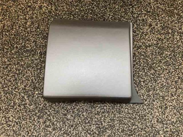 R "b" Pillar Moulding