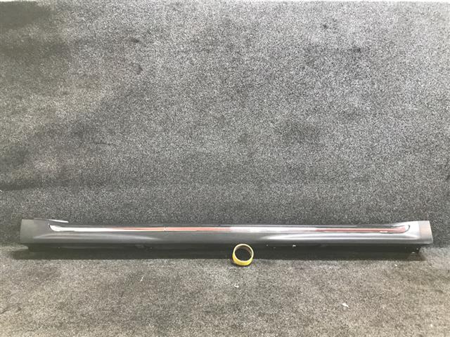 R Side Skirt