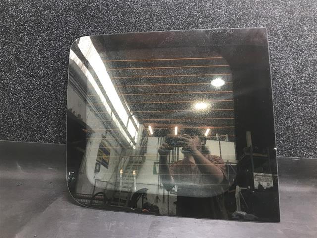 L Tailgate Glass
