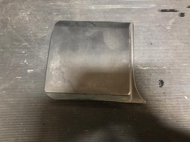 R "b" Pillar Moulding