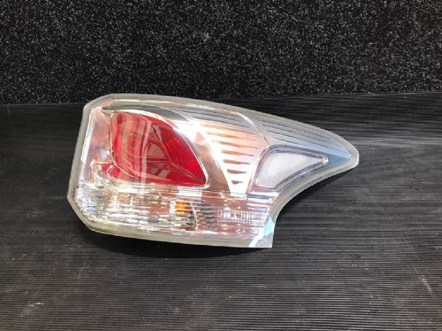 R Tail Light (halogen)