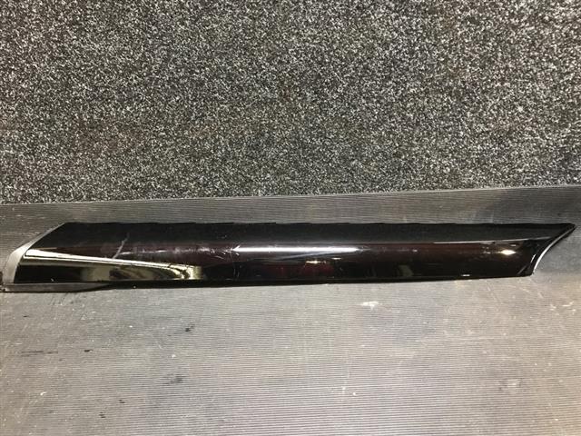 R "a" Pillar Moulding
